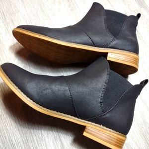 NEW WITH BOX ROCKET DOG MAYLON BLACK CHELSEA BOOT WOMEN'S SIZE 9